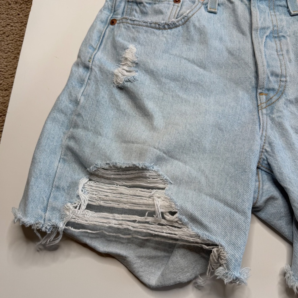 LEVIS 501 Original Denim Shorts Light Wash Distressed Women's Size 27 Mid-Thigh - Picture 5 of 9